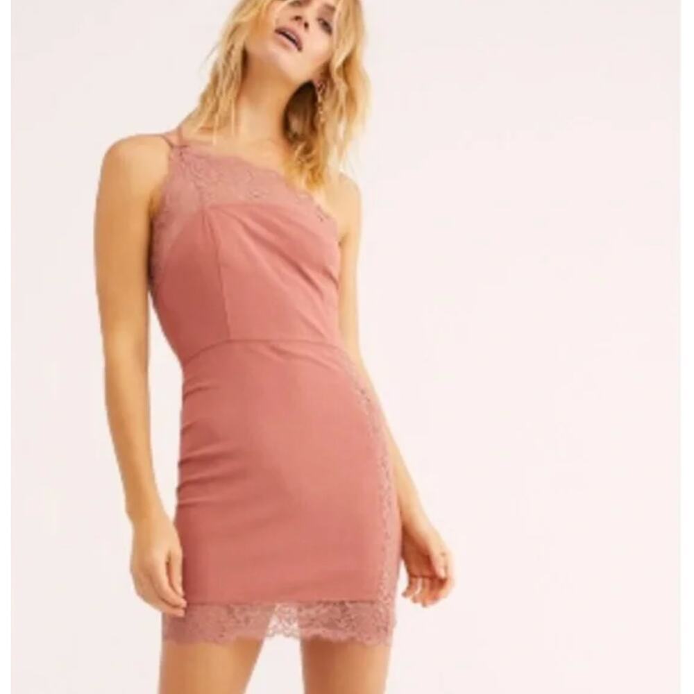 Free People Blush Premonitions Bodycon One-Shoulder Mini Lace Dress • Size M ⬇️
